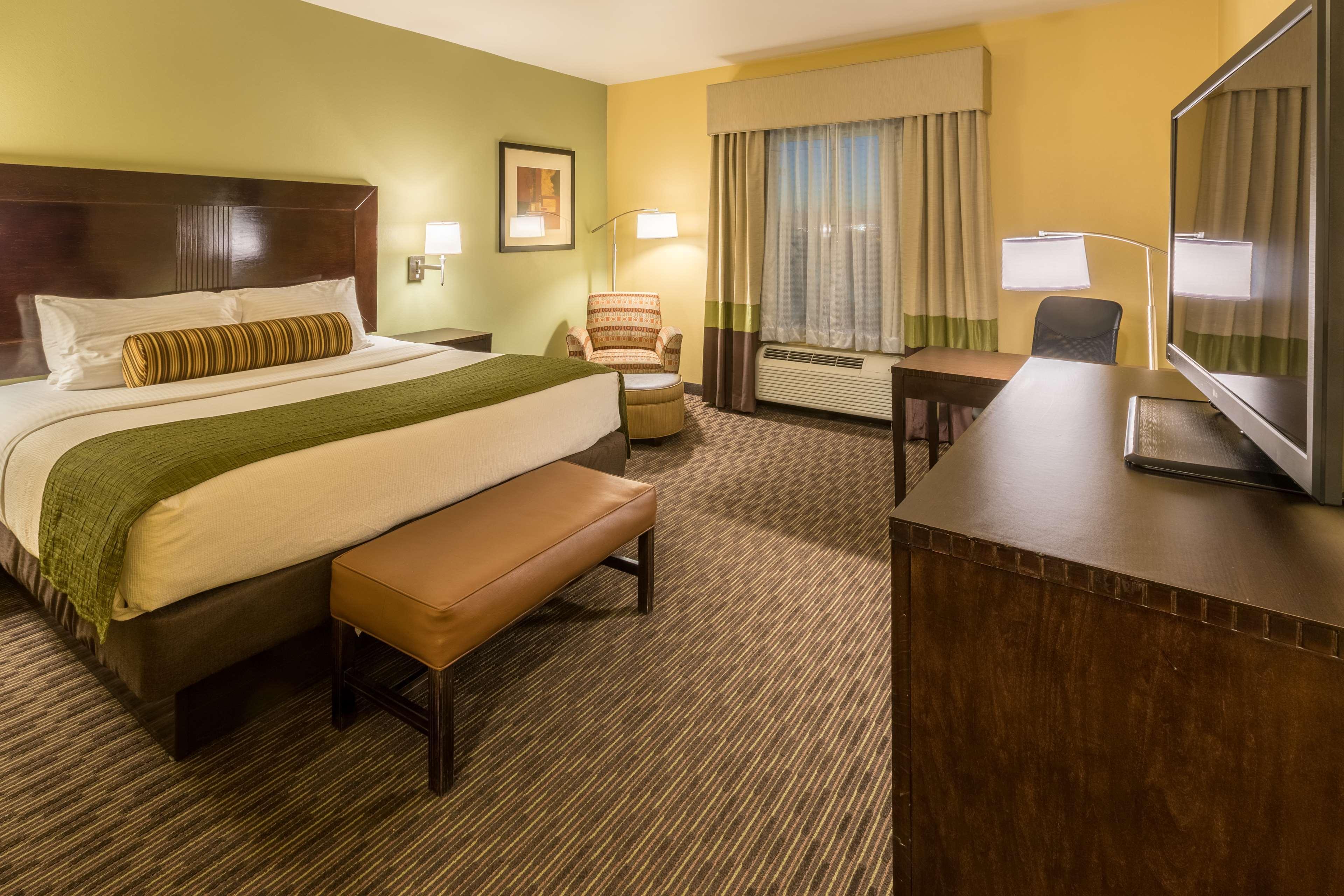 Western Dallas 3*