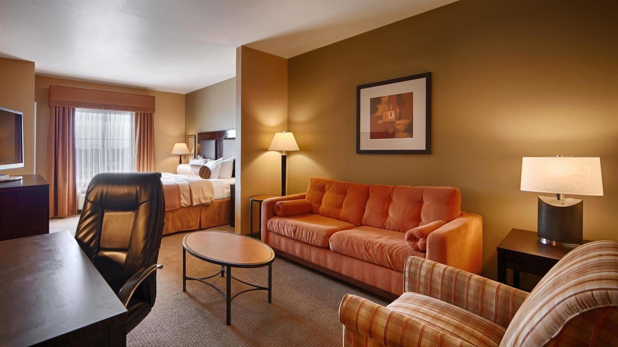 Western Dallas 3*